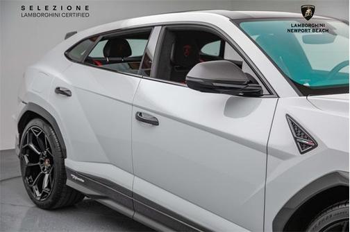 2023 Lamborghini Urus Performante