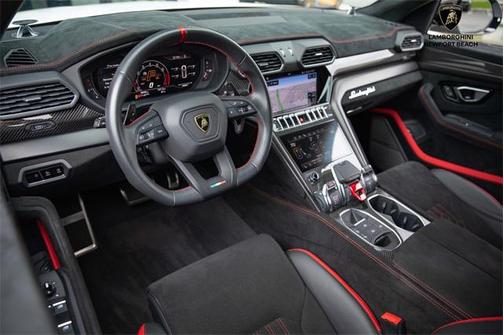 2023 Lamborghini Urus Performante