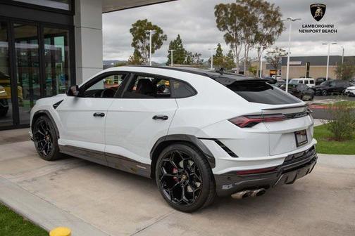 2023 Lamborghini Urus Performante