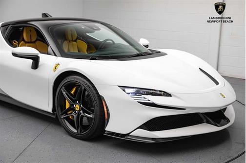 2023 Ferrari SF90 Stradale Base