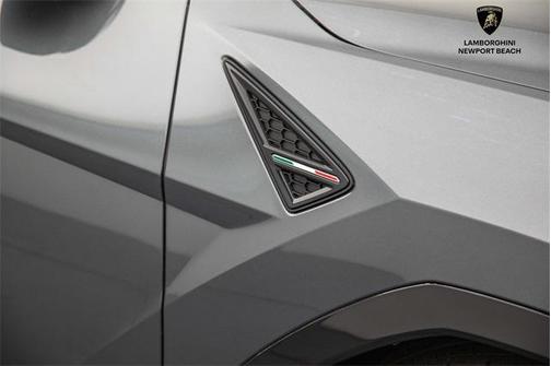 2020 Lamborghini Urus Base