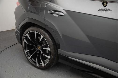 2020 Lamborghini Urus Base
