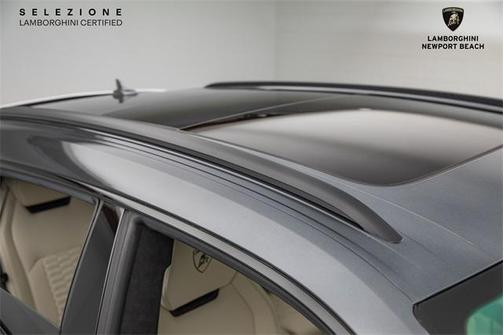 2020 Lamborghini Urus Base