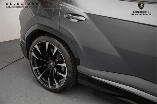 2020 Lamborghini Urus Base