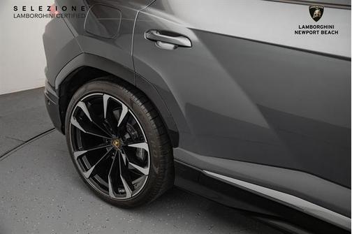 2020 Lamborghini Urus Base