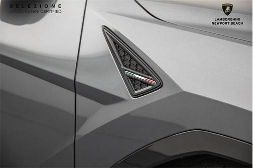 2020 Lamborghini Urus Base