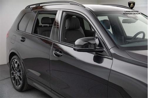 2025 BMW X7 M60i