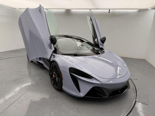 2024 McLaren Artura Base