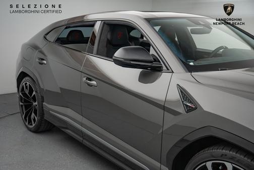 2021 Lamborghini Urus Base