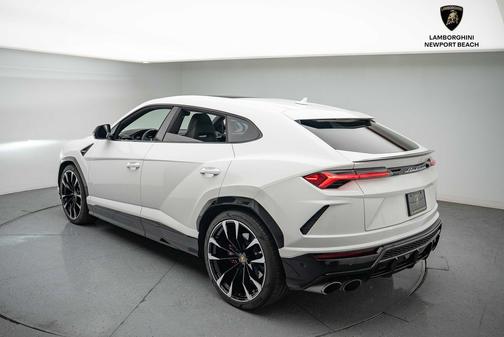 2022 Lamborghini Urus Base