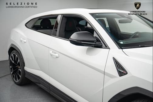 2022 Lamborghini Urus Base