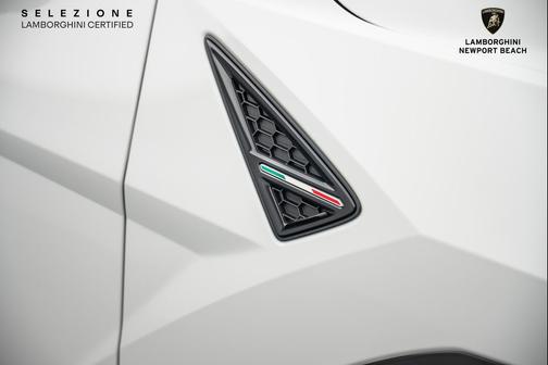 2022 Lamborghini Urus Base