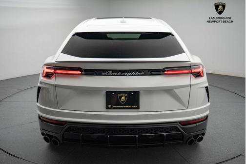 2022 Lamborghini Urus Base