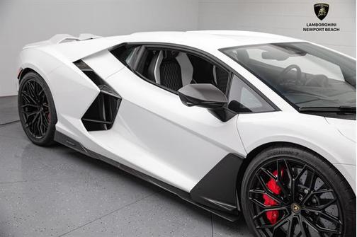 2024 Lamborghini Revuelto Base