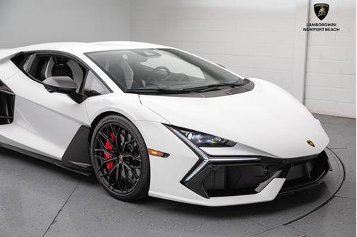 2024 Lamborghini Revuelto Base
