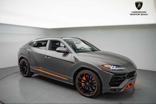 2022 Lamborghini Urus Base