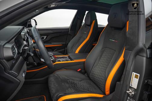 2022 Lamborghini Urus Base