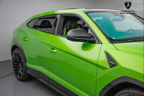 2025 Lamborghini Urus SE