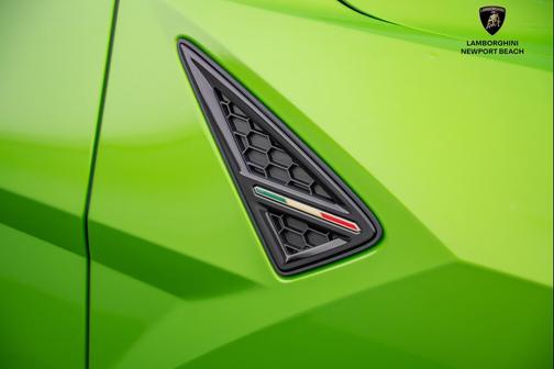 2025 Lamborghini Urus SE