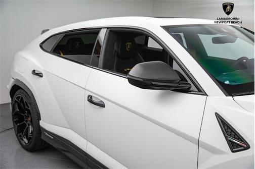 2024 Lamborghini Urus Performante