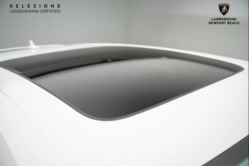 2022 Lamborghini Urus Base