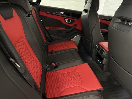 2022 Lamborghini Urus Base