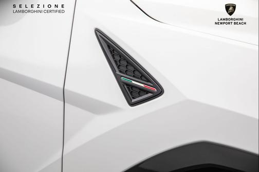 2022 Lamborghini Urus Base