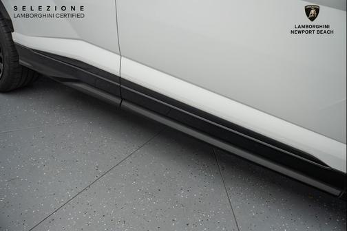 2022 Lamborghini Urus Base