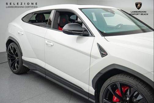 2022 Lamborghini Urus Base