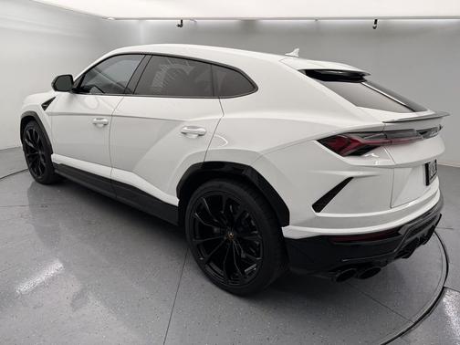 2022 Lamborghini Urus Base