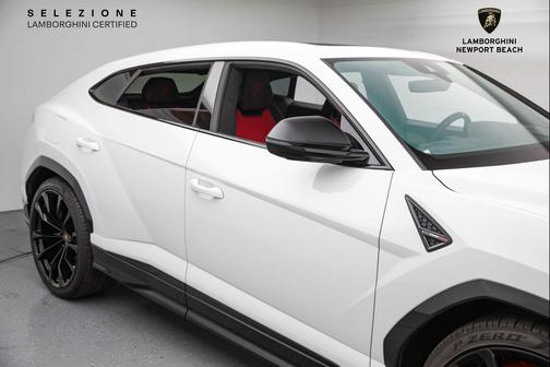 2022 Lamborghini Urus Base