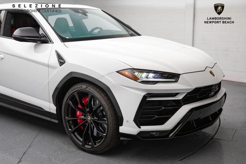 2022 Lamborghini Urus Base