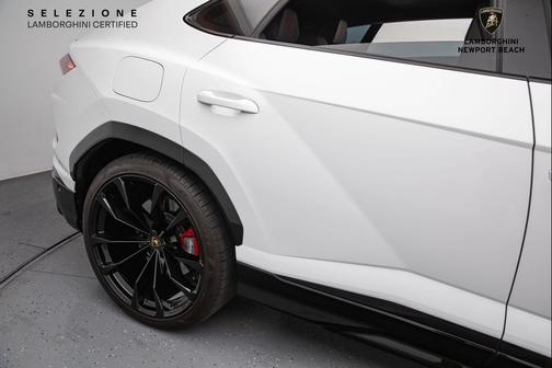 2022 Lamborghini Urus Base