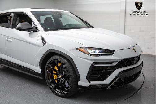 2022 Lamborghini Urus Base