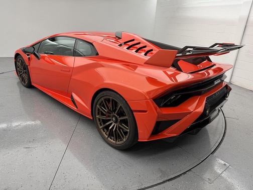 2024 Lamborghini Huracan STO Coupe