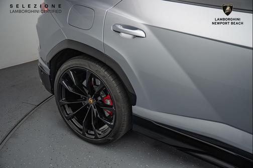 2022 Lamborghini Urus Base