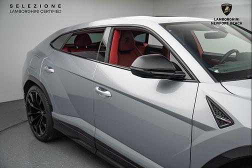 2022 Lamborghini Urus Base