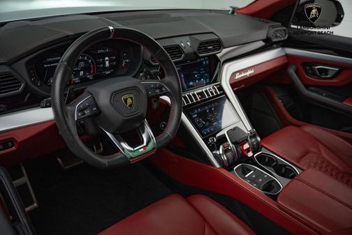 2022 Lamborghini Urus Base