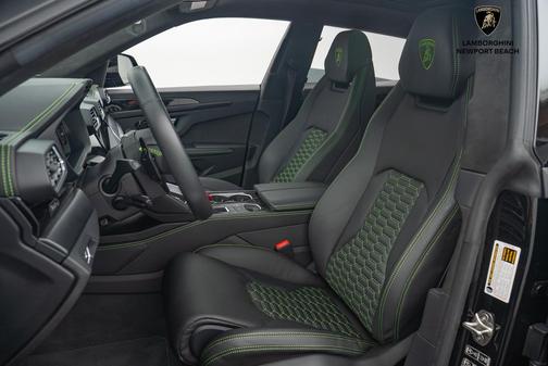 2021 Lamborghini Urus Base