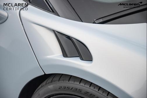 2023 McLaren Artura Base