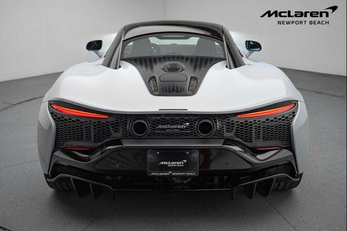 2023 McLaren Artura Base