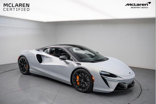 2023 McLaren Artura Base
