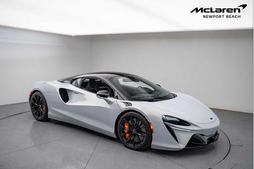 2023 McLaren Artura Base