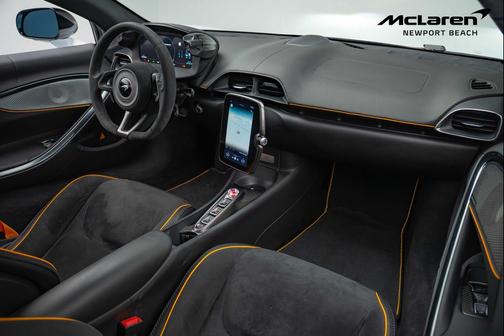 2023 McLaren Artura Base