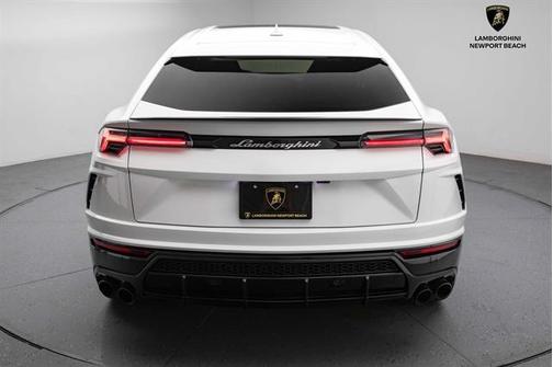 2022 Lamborghini Urus Base