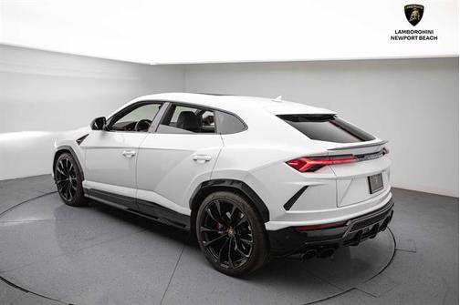 2022 Lamborghini Urus Base