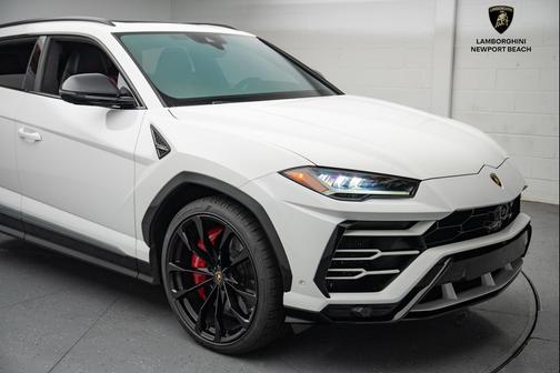 2019 Lamborghini Urus Base