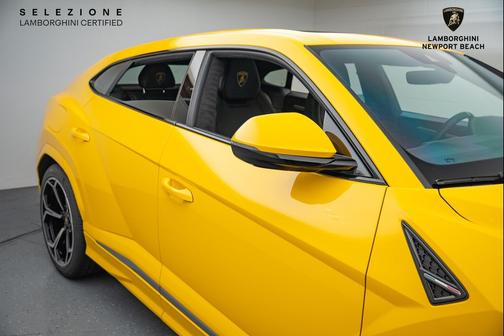2022 Lamborghini Urus Base