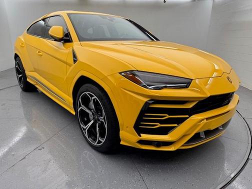 2022 Lamborghini Urus Base