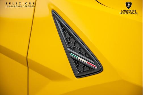 2022 Lamborghini Urus Base